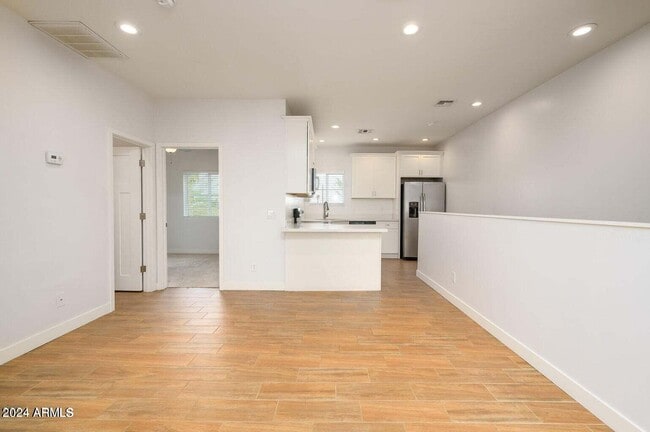 Building Photo - 1341 E Polk St