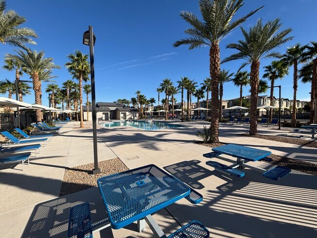 Building Photo - Beautiful 3Bed/3Bath Townhome located in Enterprise/Southern Highlands–Southwest Henderson border...