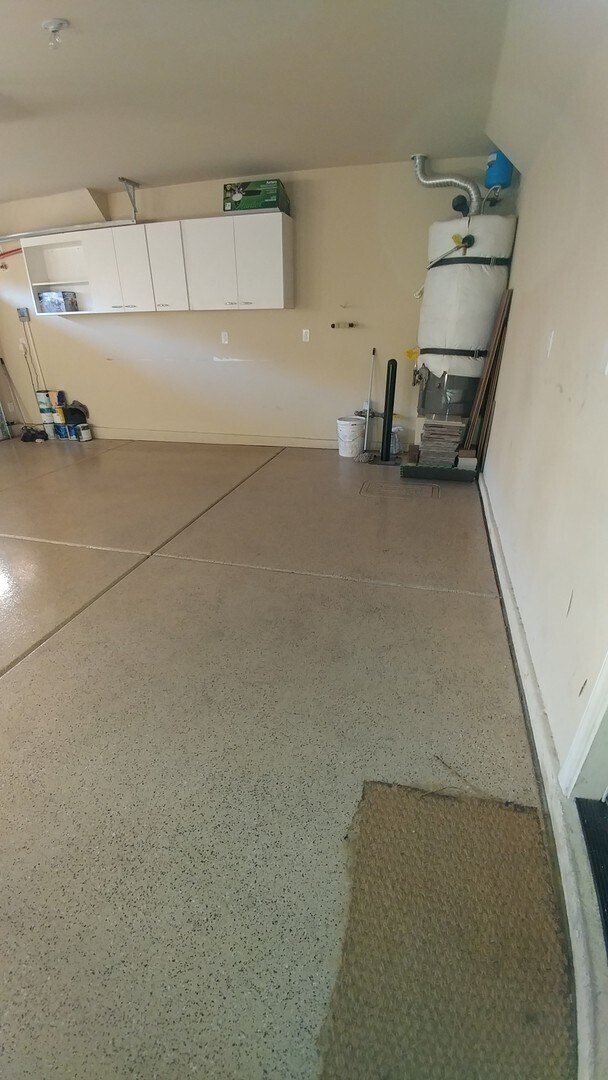 Building Photo - Multi level