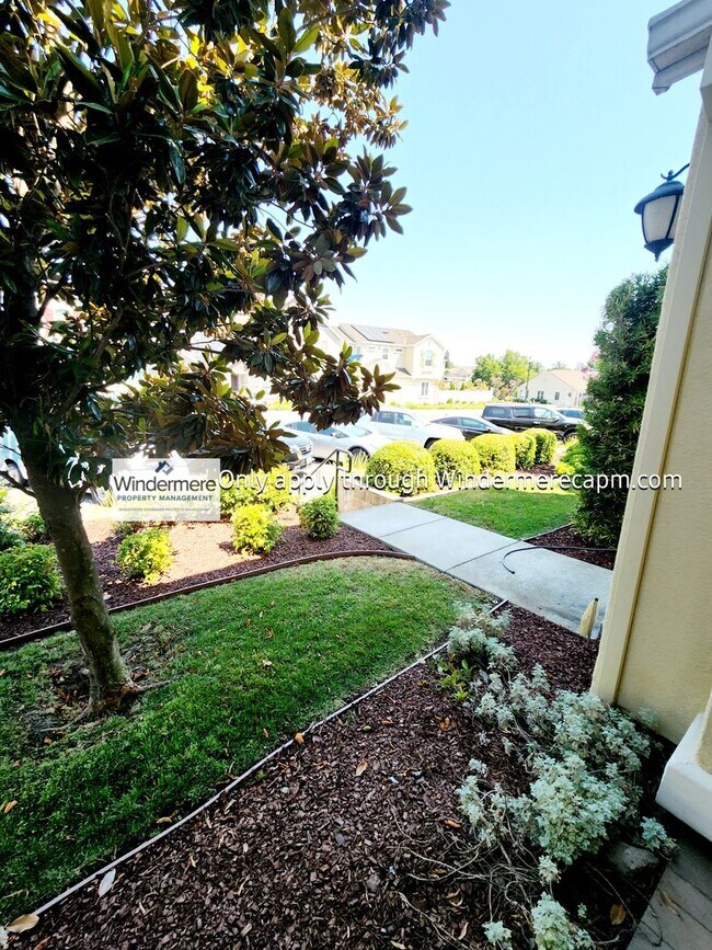 Building Photo - Gorgeous 3BR/3BA Roseville Rental Home