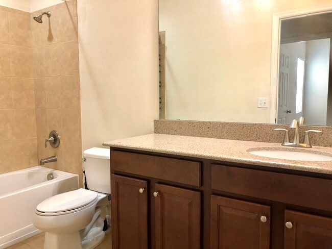 Building Photo - Nice 3/2.5 Two Story Condo in East Orlando!