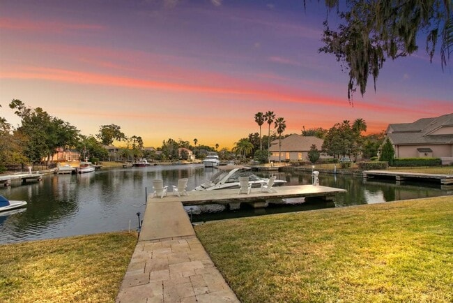Building Photo - Stunning Lagoon Residence!