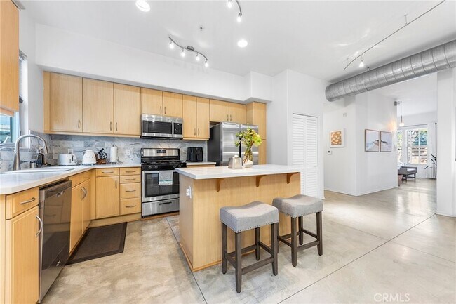 Building Photo - 210 N Spurgeon St