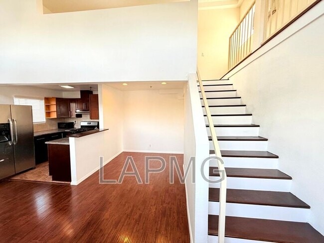 Building Photo - 432 N Kingsley Dr