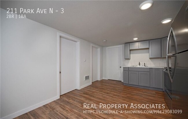 Building Photo - 211 Park Ave N