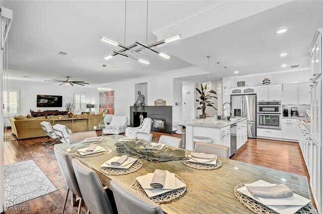 Building Photo - 9593 Los Cotos Ct