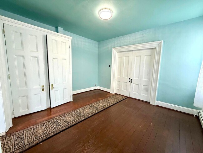 Building Photo - 61 Monitor St