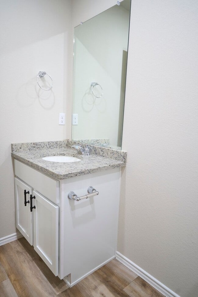 Building Photo - Hunters Ranch Beauty! 3 Bedroom 2 1/2 Bath...