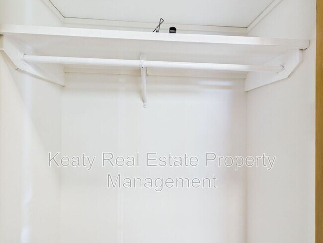 Building Photo - 104 Studio Ct
