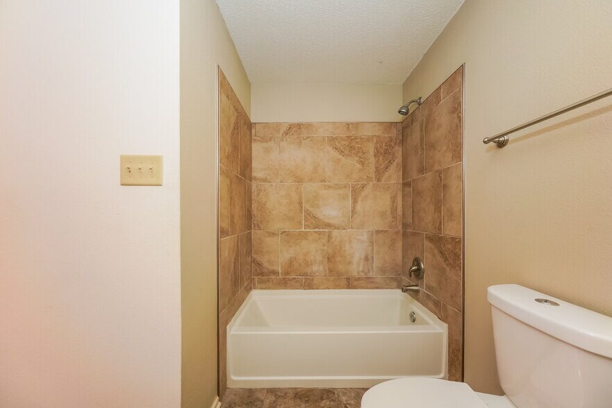 Building Photo - 9033 Southernwood Way