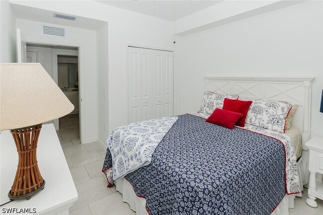 Building Photo - 5739 Oakmont Ct