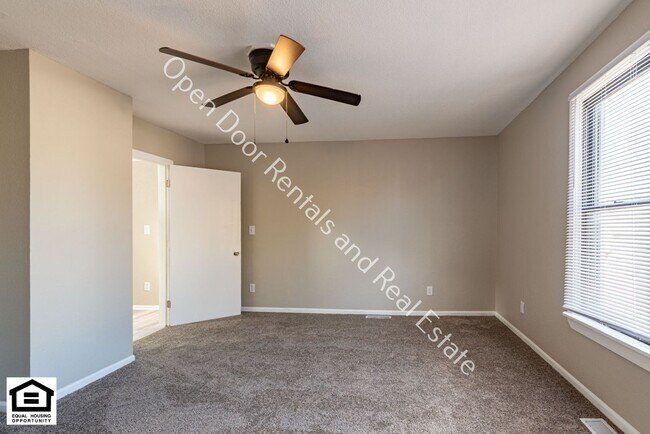 Building Photo - 733 3rd St