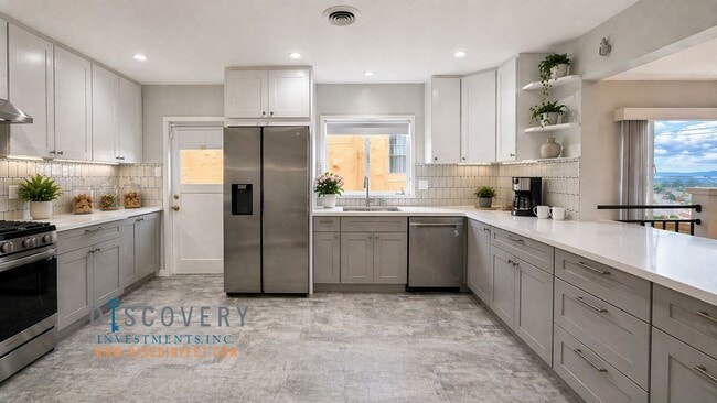 Building Photo - 4 Bedroom Mid-Century Oakmore Home With Views of Bay