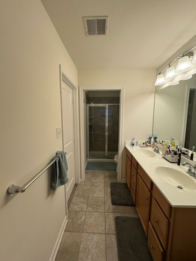 Building Photo - 721 Bender Rd