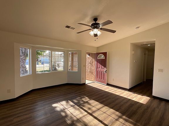Building Photo - Charming Home