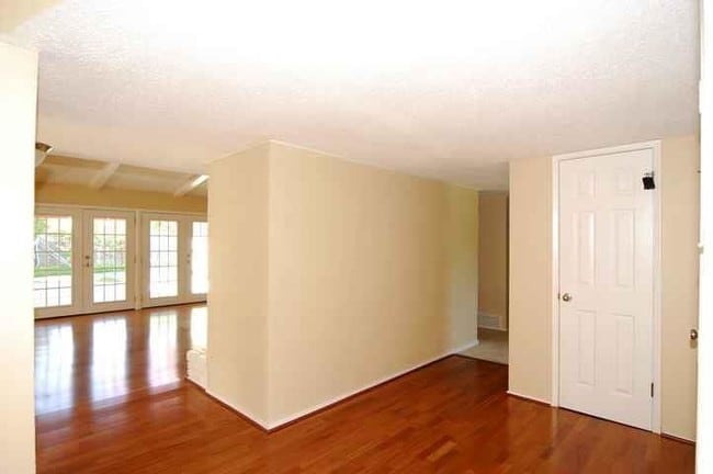 Building Photo - 3151 Kinkaid Dr