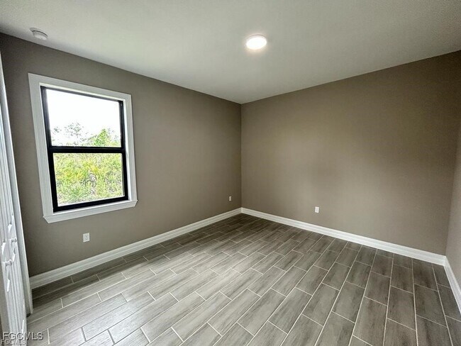 Building Photo - 4827 Everglades Blvd N