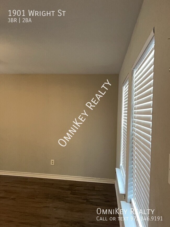 Building Photo - 1901 Wright St