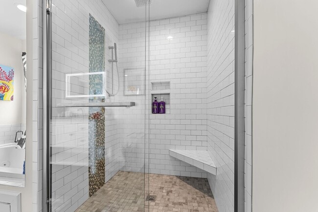 Building Photo - Grand View 115