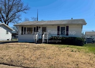 Building Photo - 290 S St Charles St