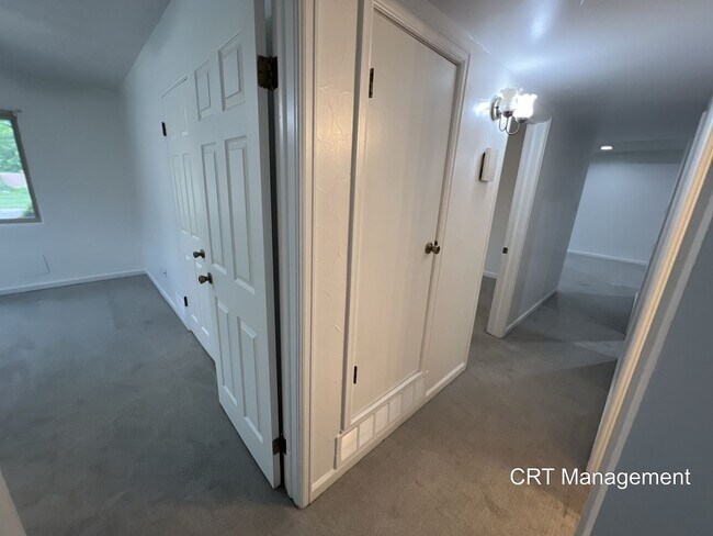 Building Photo - Charming 4-Bedroom Brick Ranch with Spacio...