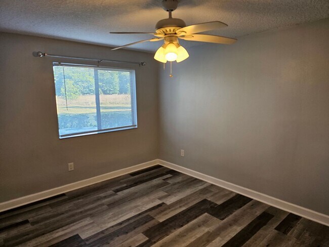 Building Photo - East Side 2 Bed 2 Bath Condo, Near Full Sail, UCF & Valencia.