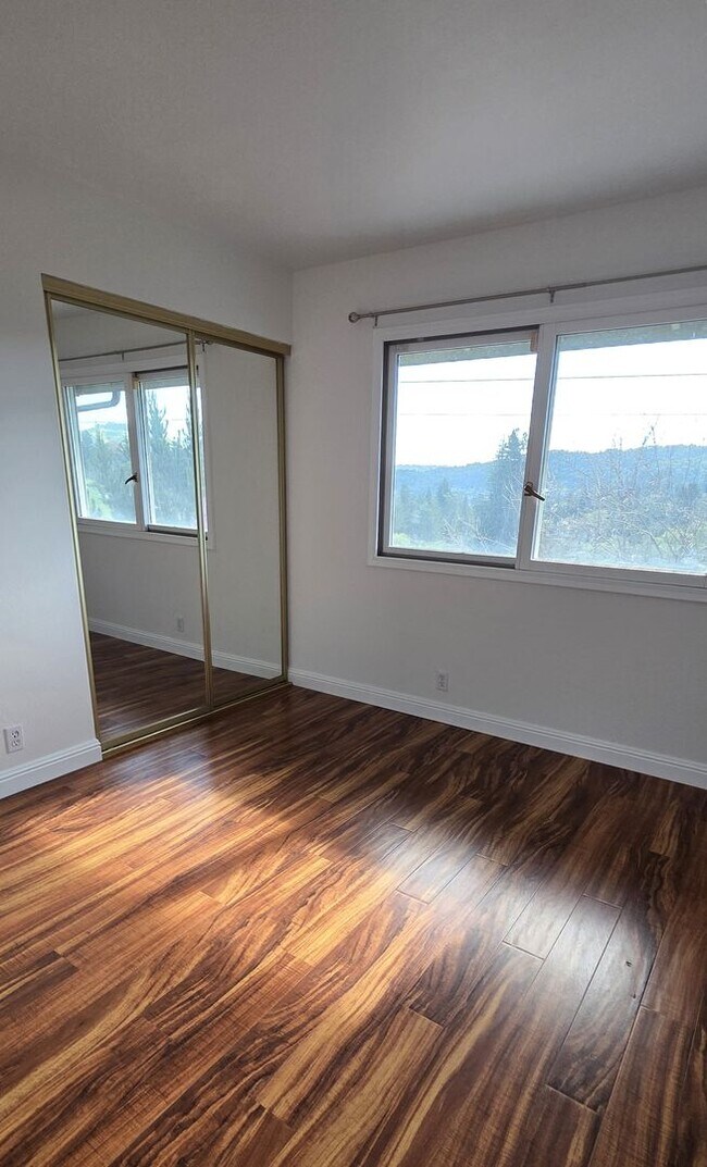 Building Photo - Fabulous Moraga 4bd+den/3ba Property with Stunning Views & Pool/Spa