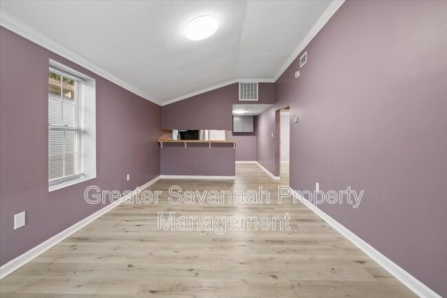 Building Photo - 705 W 47th St