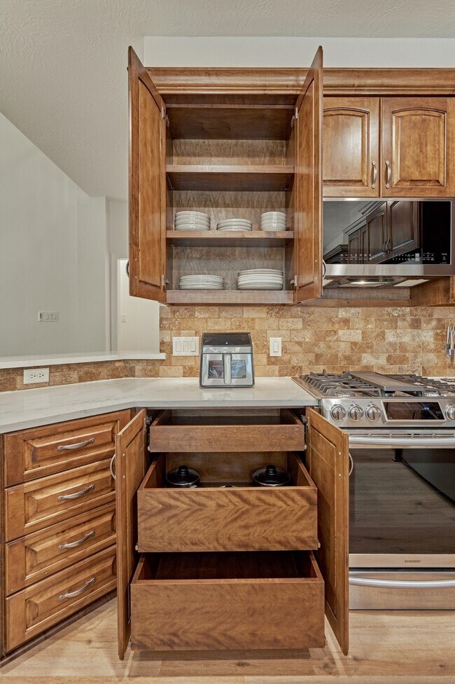 Building Photo - 10 E Sterling Pond Cir