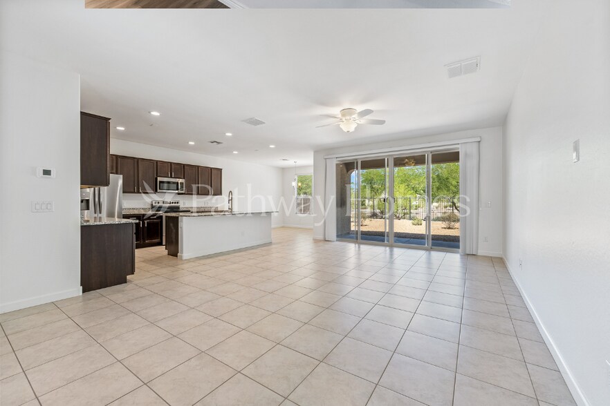 Building Photo - 18241 N Crestview Ln