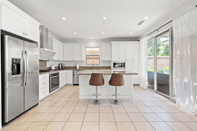 Building Photo - 110 Sugar Cane