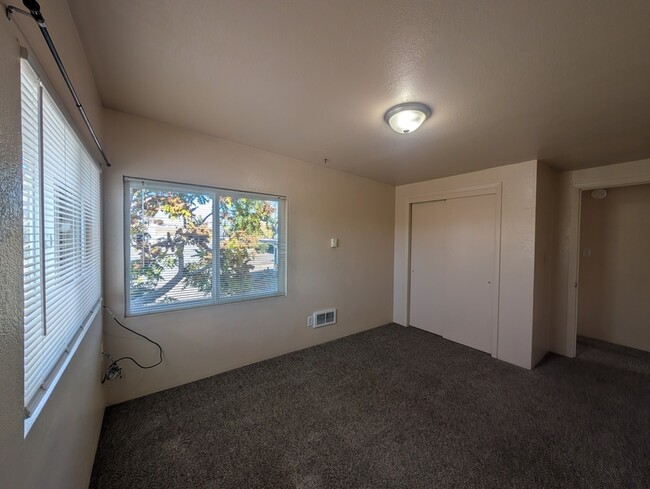 Building Photo - 133 N Main St