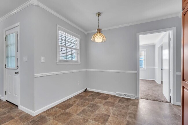 Building Photo - Spacious 3 Bedroom, 2 Bath Home with Dual Living Areas & Energy-Saving Solar Panels! $1900/mo rent