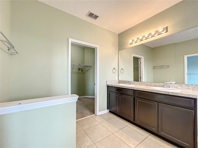 Building Photo - 2572 Limerick Cir