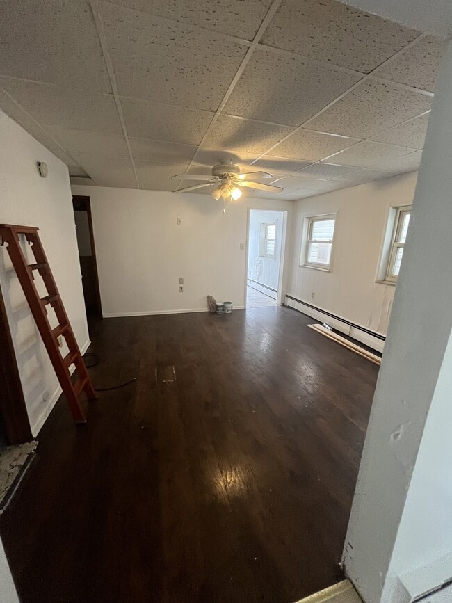Building Photo - 2402 Cobden St