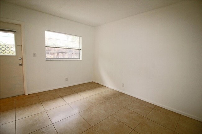 Building Photo - 4649 Bougainvilla Dr