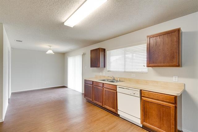 Building Photo - 937 Canary Dr