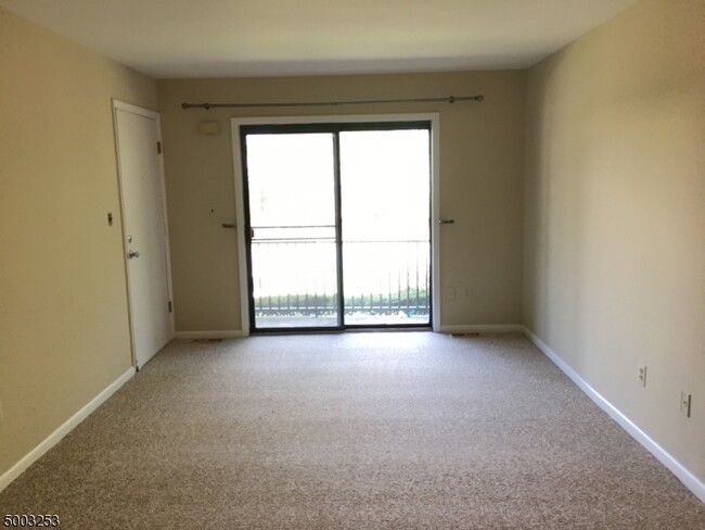 Building Photo - 915 Yorkshire Dr