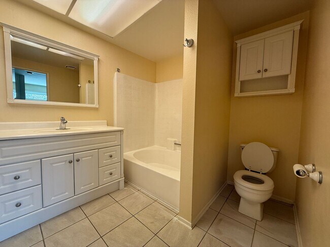 Building Photo - Beautiful Two Bedroom Townhome in San Luis Rey