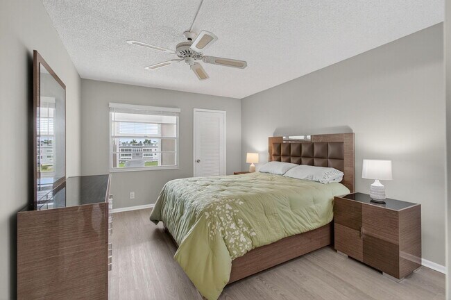 Building Photo - 4003 Wolverton E