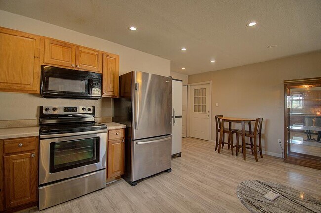 Building Photo - 110 Real Woods View E