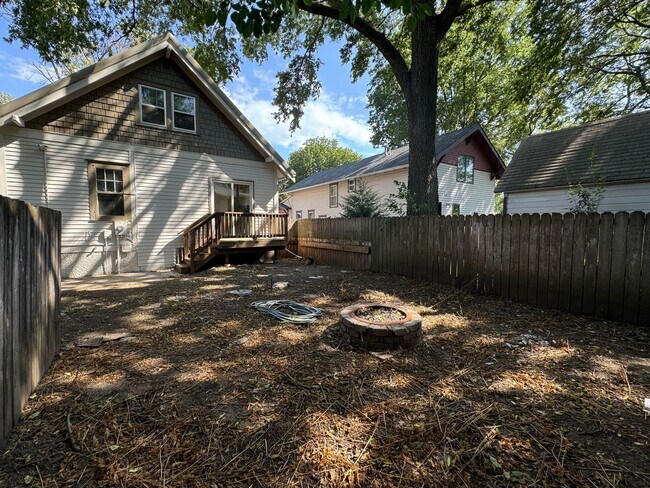Building Photo - 115 Linden Ave