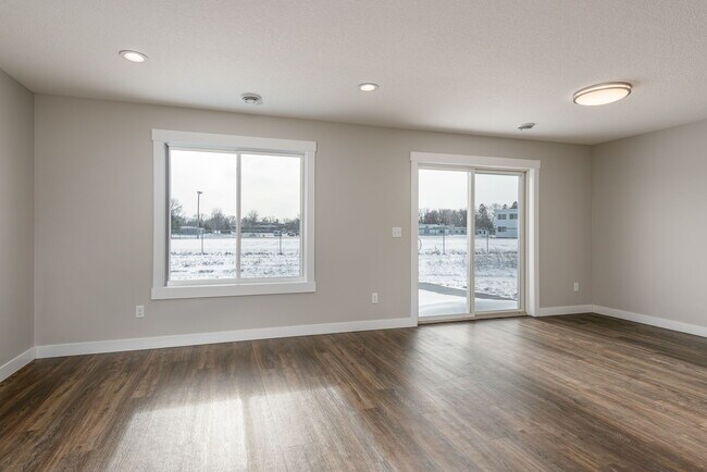 Building Photo - 102 7th Ave NW