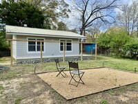 Building Photo - 313 Dacian Ave