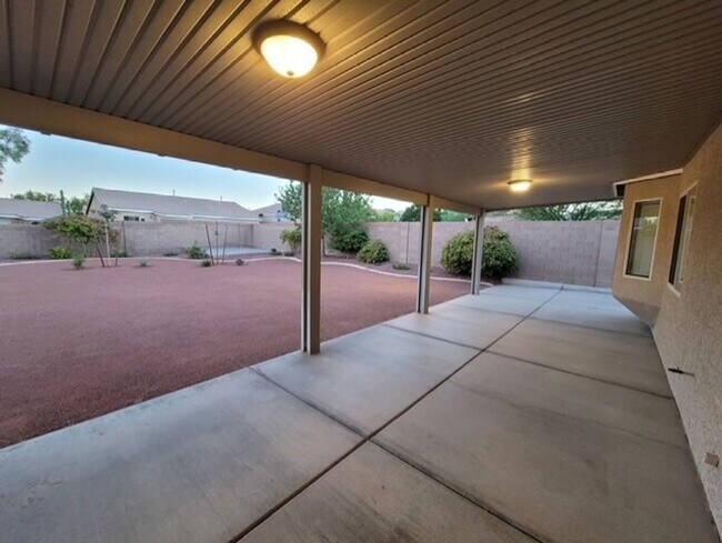 Building Photo - 8123 W Making Memories Pl