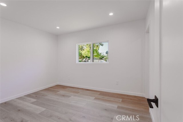 Building Photo - 6021 E Oakbrook St