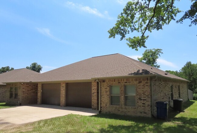 Building Photo - Bullard ISD! Gorgeous 2 Bedroom, 1 Bath Du...