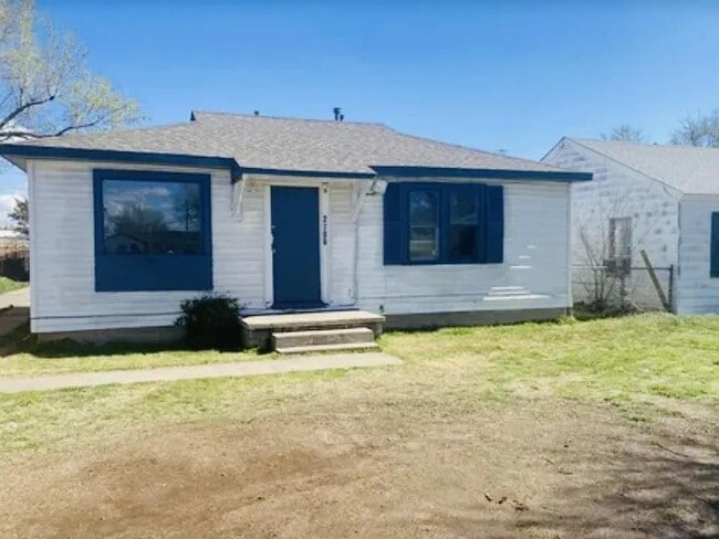 Primary Photo - 2706 Ridgemere Blvd