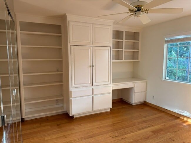 Building Photo - Beautiful single level townhome in Pleasant Hill with 2 car attached garage!