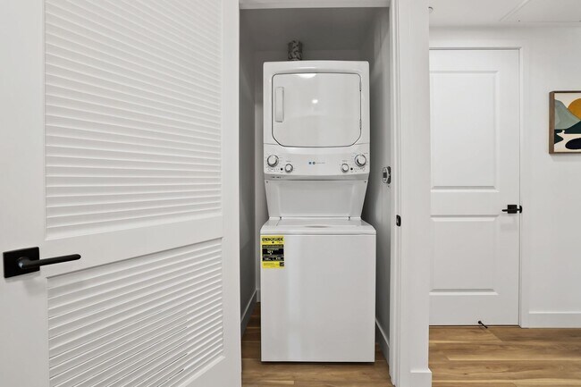 Building Photo - Unit Type: E1 | 1 Bed | 1 Bath